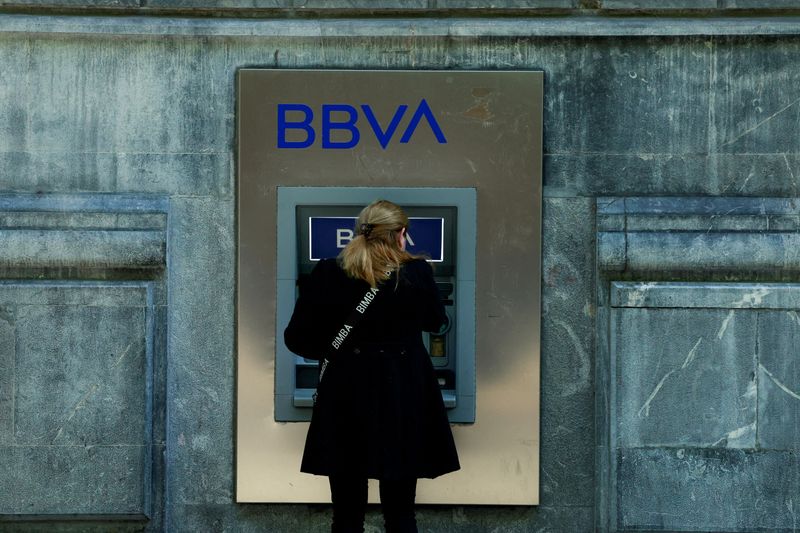 © Reuters. FILE PHOTO: A woman uses a BBVA bank ATM machine in the Gran Via of Bilbao, Spain, May 9, 2024. REUTERS/Vincent West//File Photo