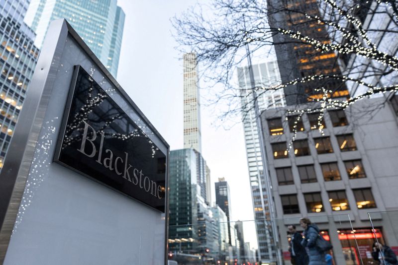 © Reuters. FILE PHOTO: Blackstone Group headquarters in New York City, U.S., January 18, 2023. REUTERS/Jeenah Moon/File Photo