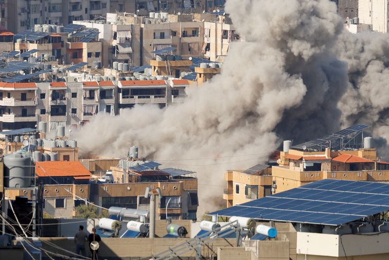 &copy; Reuters. Fumaça sobre os subúrbios ao sul de Beirute após ataque israelense, visto de Baabda, no Líbanon12/11/2024nREUTERS/Adnan Abidi