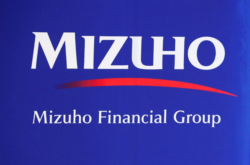 © Reuters. FILE PHOTO: Mizuho Financial Group logo is seen at the company's headquarters in Tokyo, Japan August 20, 2018. Picture taken August 20, 2018.  REUTERS/Toru Hanai/File Photo