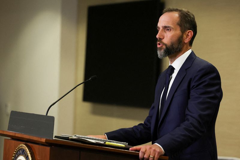 &copy; Reuters. FILE PHOTO: U.S. Special Counsel Jack Smith makes a statement to reporters after a grand jury returned an indictment of former U.S. President Donald Trump in the special counsel's investigation of efforts to overturn his 2020 election defeat, at Smith's o