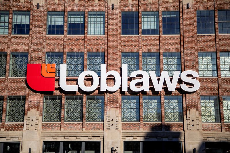 © Reuters. FILE PHOTO: A sign for Loblaws in Toronto, Ontario, Canada December 13, 2021.  REUTERS/Carlos Osorio/File Photo