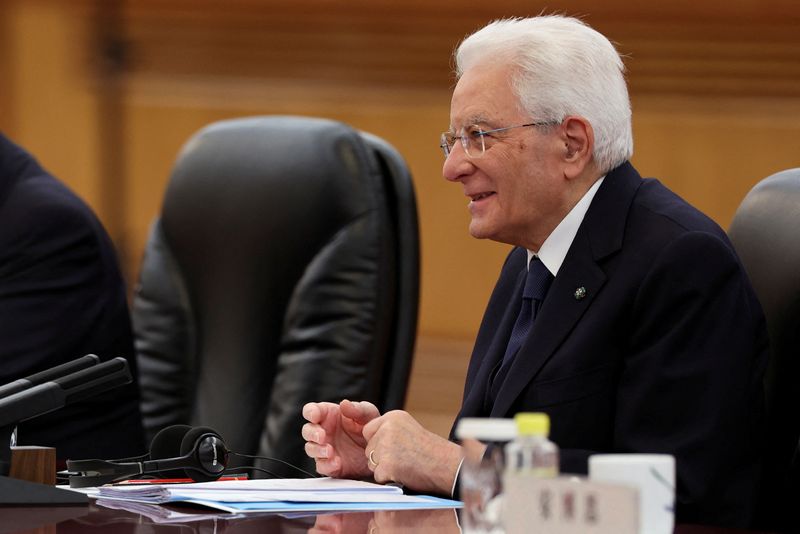 &copy; Reuters. Il presidente Sergio Mattarella partecipa a un incontro con il presidente cinese Xi Jinping (non raffigurato) presso la Grande sala del popolo a Pechino, Cina, 8 novembre 2024. REUTERS/Florence Lo