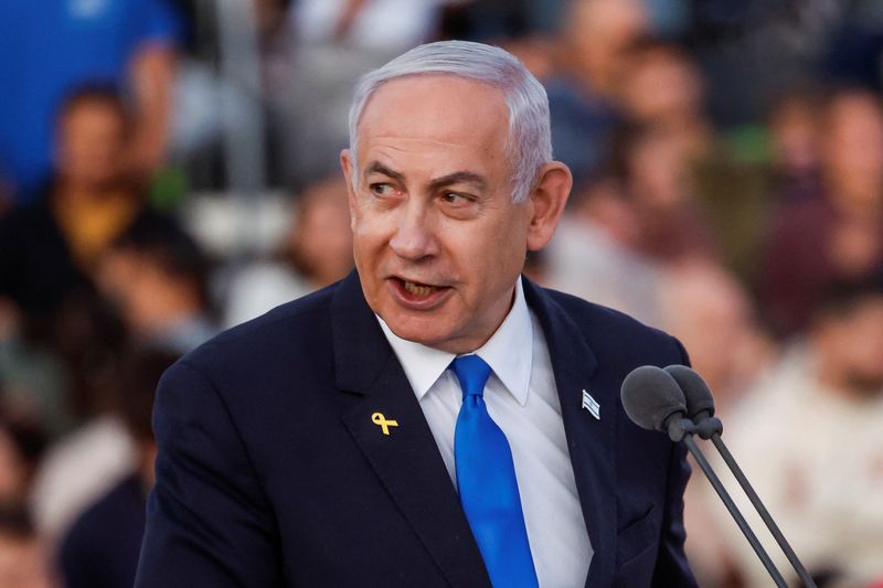 &copy; Reuters. FILE PHOTO: Israeli Prime Minister Benjamin Netanyahu speaks as he attends a ceremony for the 70th cohort of military combat officers, at an army base near Mitzpe Ramon, Israel, October 31, 2024. REUTERS/Amir Cohen/File Photo