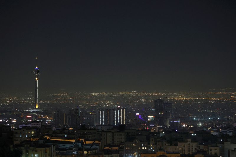 © Reuters. FILE PHOTO: A general view of Tehran after several explosions were heard, in Tehran, Iran, October 26, 2024. Majid Asgaripour/WANA (West Asia News Agency)/File Photo  