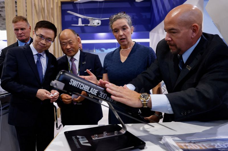 © Reuters. FILE PHOTO: American Institute in Taiwan (AIT) Director Sandra Oudkirk looks at a Switchblade 300 drone by AeroVironment at the 2023 Taipei Aerospace and Defence Technology Exhibition at the Nangang Exhibition Center in Taipei, Taiwan September 14, 2023. REUTERS/Ann Wang/File Photo