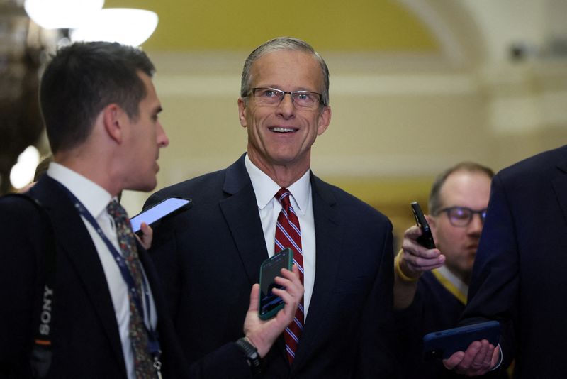 © Reuters. FILE PHOTO: U.S. Senator John Thune (R-SD) walks on Capitol Hill on the day U.S. Senate Republicans meet to vote on leadership positions, including Senate Majority (Republican) Leader, for the 119th Congress in Washington, U.S., November 13, 2024. REUTERS/Leah Millis/File Photo