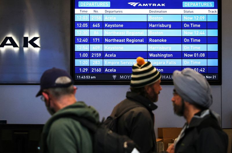 &copy; Reuters. FILE PHOTO: Travelers line up to board Amtrak trains inside the Daniel Patrick Moynihan Train Hall at Pennsylvania Station ahead of the Thanksgiving holiday in Manhattan in New York City, New York, U.S., November 21, 2023. REUTERS/Mike Segar/File Photo