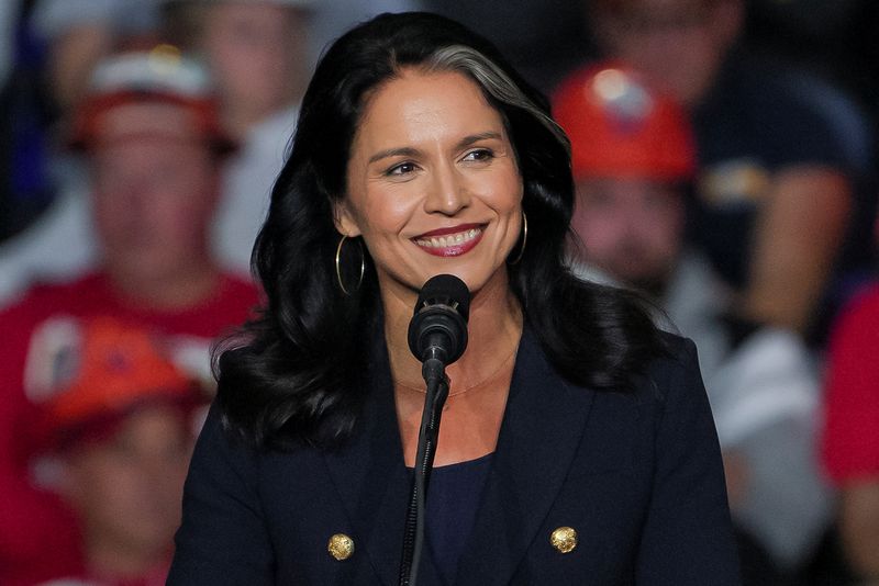 © Reuters. FILE PHOTO: Former U.S. Rep. Tulsi Gabbard attends a campaign rally of Republican presidential nominee and former U.S. President Donald Trump at PPG Paints Arena in Pittsburgh, Pennsylvania, U.S., November 4, 2024. REUTERS/Jeenah Moon/File Photo