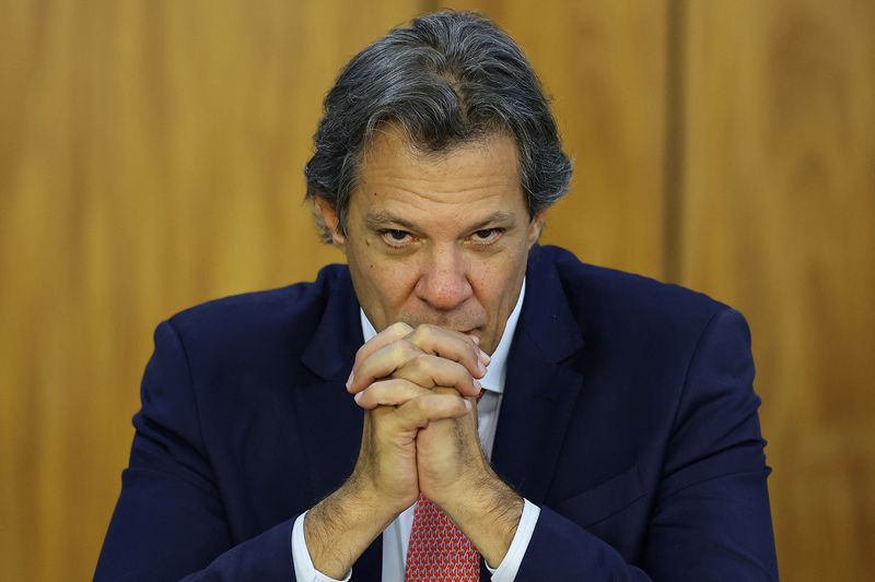 © Reuters. FILE PHOTO: Brazil's Finance Minister Fernando Haddad gestures during a meeting with Brazil's President Luiz Inacio Lula da Silva to announce new ApexBrasil projects, at the Planalto Palace in Brasilia, Brazil, September 17, 2024. REUTERS/Ueslei Marcelino/File Photo