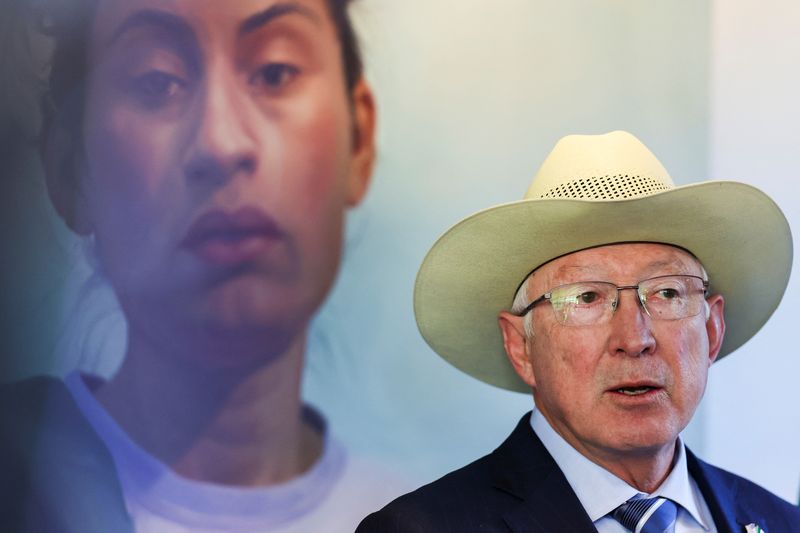 © Reuters. U.S. Ambassador to Mexico Ken Salazar holds a press conference in Mexico City, Mexico November 13, 2024 REUTERS/Raquel Cunha