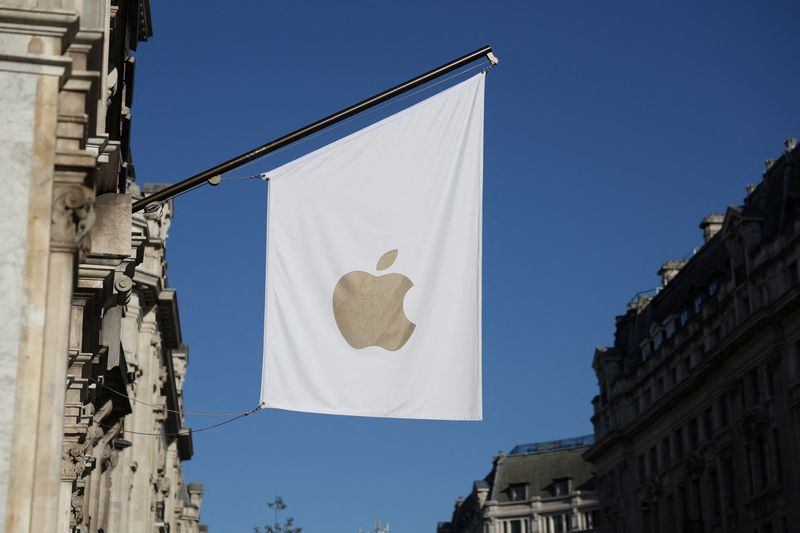 © Reuters. FILE PHOTO: A view of a signage outside an Apple store in London, Britain, October 11, 2024. REUTERS/Mina Kim/File Photo