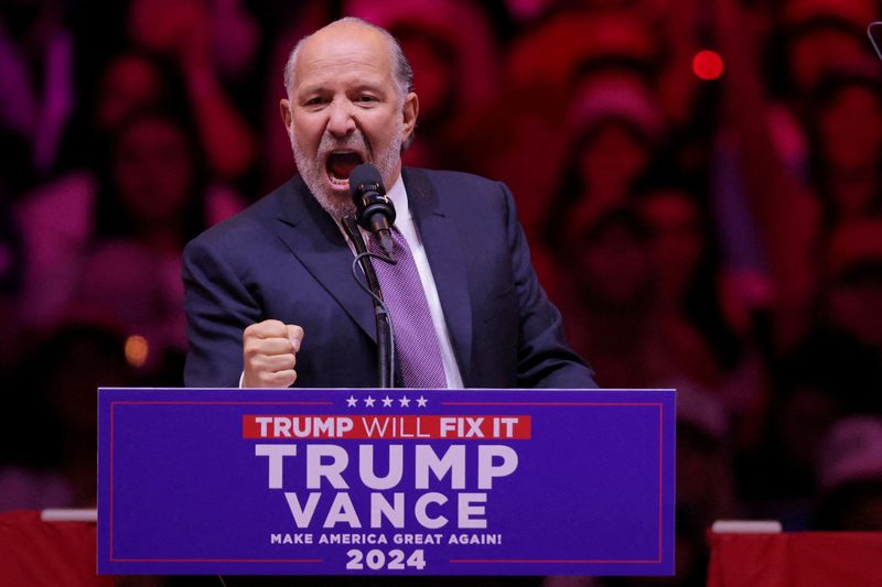 © Reuters. FILE PHOTO: Howard Lutnick, Chairman and CEO of Cantor Fitzgerald, gestures as he speaks during a rally for Republican presidential nominee and former U.S. President Donald Trump at Madison Square Garden, in New York, U.S., October 27, 2024. REUTERS/Andrew Kelly/File Photo