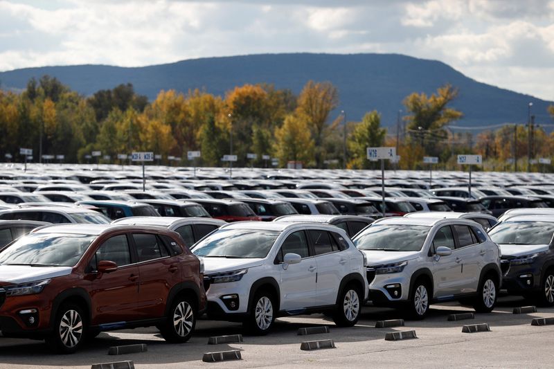 © Reuters. FILE PHOTO: Cars are seen parked at the Hungarian plant of Suzuki in Esztergom, Hungary, October 19, 2022. REUTERS/Bernadett Szabo/File Photo