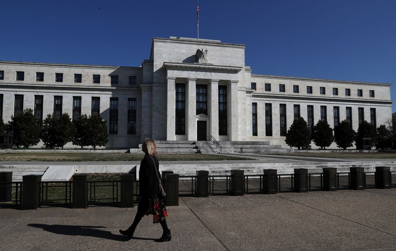 © Reuters. FILE PHOTO: A pedestrian walks past the Federal Reserve Board building on Constitution Avenue in Washington, U.S., March 19, 2019. REUTERS/Leah Millis/File Photo