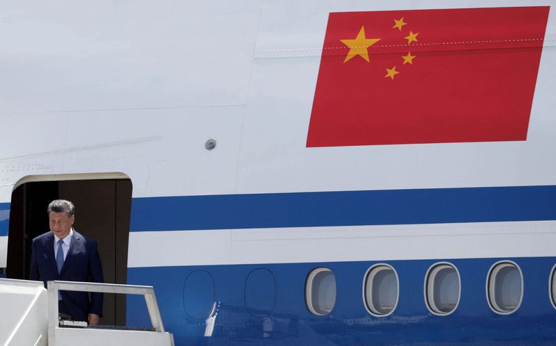 © Reuters. Chinese President Xi Jinping arrives to attend the Asia-Pacific Economic Cooperation (APEC) summit, in Lima, Peru November 14, 2024. REUTERS/Gerardo Marin