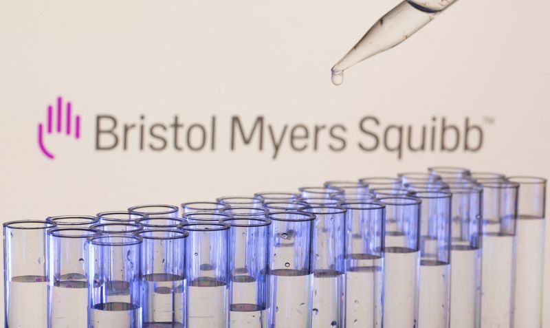 © Reuters. FILE PHOTO: Test tubes are seen in front of a displayed Bristol Myers Squibb logo in this illustration taken, May 21, 2021. REUTERS/Dado Ruvic/Illustration/File Photo