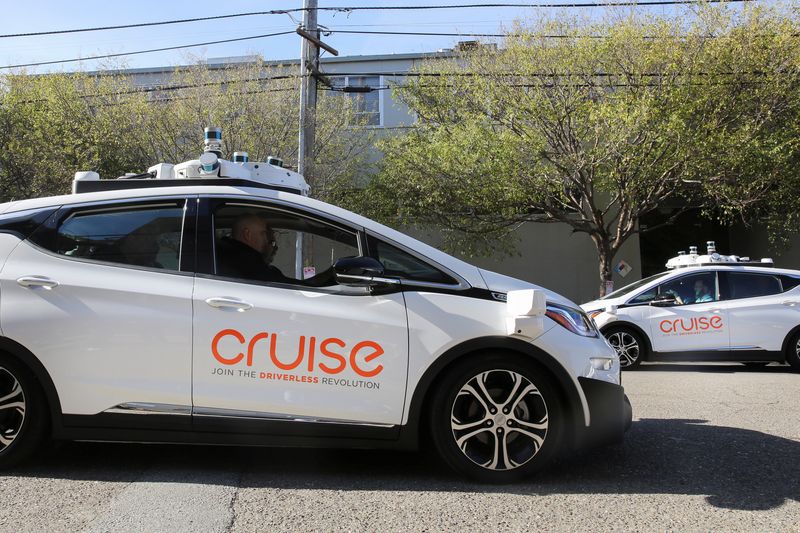 &copy; Reuters. FILE PHOTO: Two self-driving Chevy Bolt EV cars are seen during a media event by Cruise, GM’s autonomous car unit,  in San Francisco, California, U.S. November 28, 2017. REUTERS/Elijah Nouvelage/File Photo