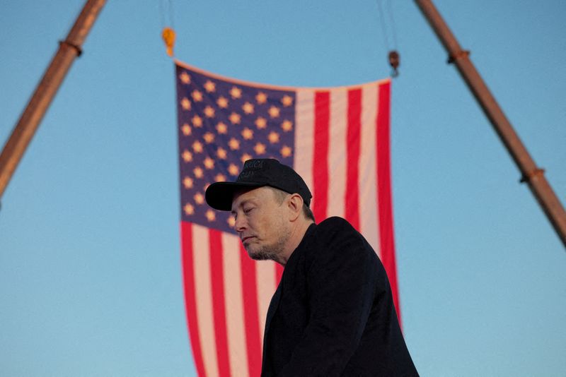 &copy; Reuters. FILE PHOTO: Tesla CEO and X owner Elon Musk attends a rally for Republican presidential nominee and former U.S. president Donald Trump, at the site of the July assassination attempt against Trump, in Butler, Pennsylvania, U.S., October 5, 2024. REUTERS/Br