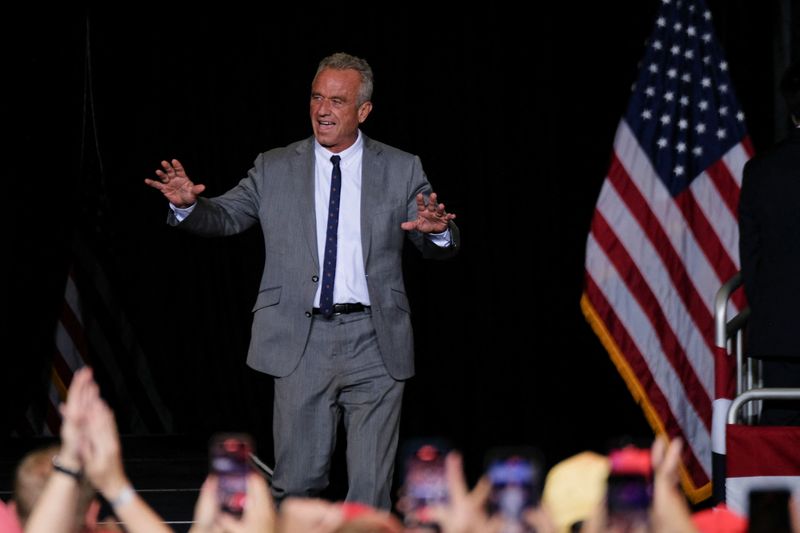 &copy; Reuters. Robert F. Kennedy Jr. attends a campaign event for Republican presidential nominee and former U.S. President Donald Trump in Milwaukee, Wisconsin, U.S. November 1, 2024.  REUTERS/Joel Angel Juarez/File Photo