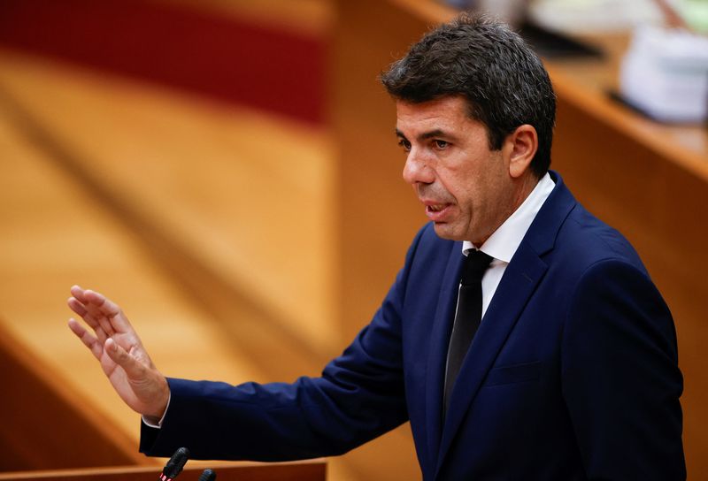 &copy; Reuters. Valencia's regional leader Carlos Mazon gestures as he appears before the regional assembly following the devastating floods on October 29 that claimed over 200 lives, in Valencia, Spain, November 15, 2024. REUTERS/Eva Manez