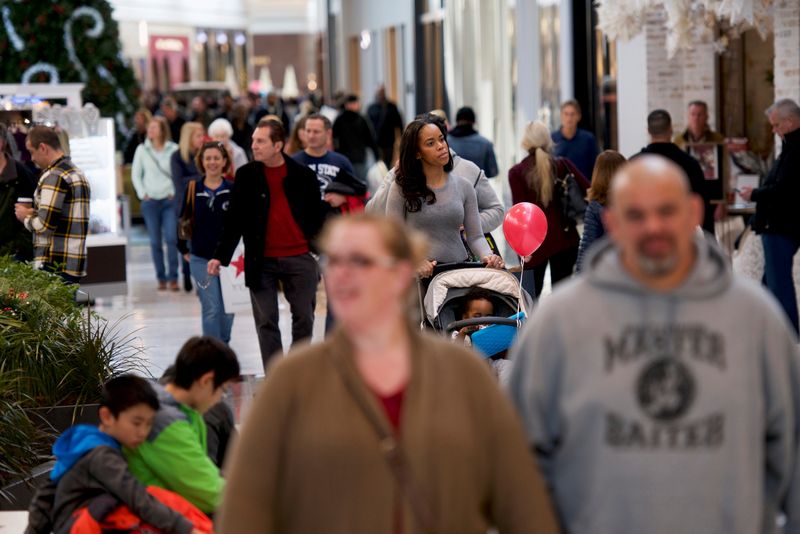 © Reuters. FILE PHOTO: Shoppers walk through the King of Prussia Mall, United States' largest retail shopping space, in King of Prussia, Pennsylvania, U.S., December 8, 2018.  REUTERS/Mark Makela/File Photo