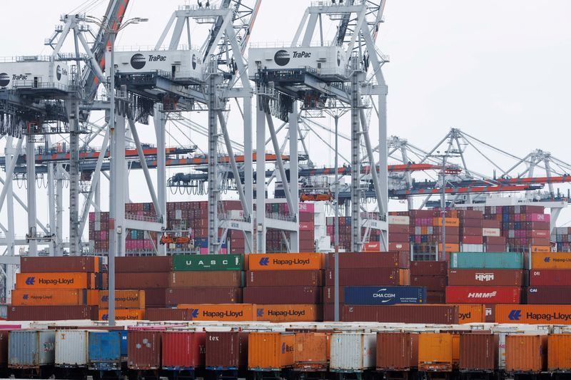 © Reuters. FILE PHOTO: Shipping containers are shown at the Terminal 1 Container Terminal at the Port of Los Angeles in Wilmington, California, U.S., October 17, 2024. REUTERS/Mike Blake/File Photo