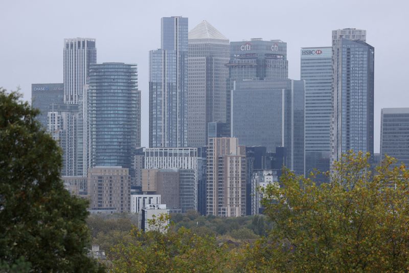 © Reuters. FILE PHOTO: A view of the Canary Wharf skyline, in London, Britain, October 28, 2024. REUTERS/Hollie Adams/File Photo