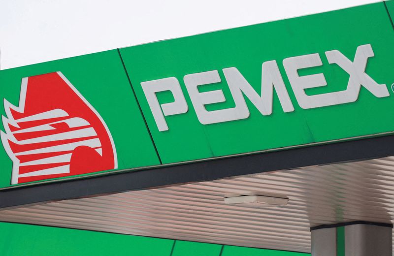 &copy; Reuters. FILE PHOTO: The logo of Mexican state oil company Petroleos Mexicanos (Pemex) is pictured at a gas station in Mexico City, Mexico July 31, 2024. REUTERS/Henry Romero/File Photo