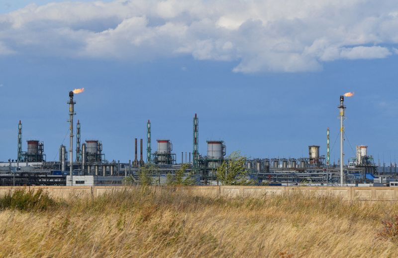 &copy; Reuters. FILE PHOTO: A view shows the Orenburg gas processing plant of Gazprom in the Orenburg Region, Russia September 1, 2023. REUTERS/Alexander Manzyuk/File Photo