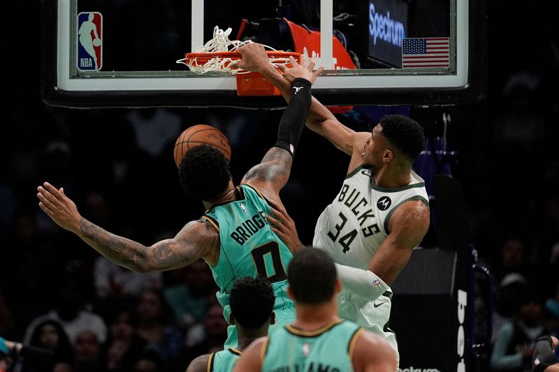 © Reuters. FILE PHOTO: Nov 16, 2024; Charlotte, North Carolina, USA;  Milwaukee Bucks forward Giannis Antetokounmpo (34) gets a dunk Charlotte Hornets forward Miles Bridges (0) during the second half at Spectrum Center. Mandatory Credit: Jim Dedmon-Imagn Images/File Photo