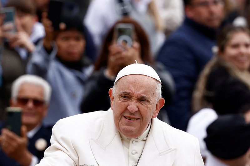 &copy; Reuters. Pope Francis looks on during the day of the weekly general audience in St. Peter's Square at the Vatican, April 3, 2024. REUTERS/Guglielmo Mangiapane/File Photo