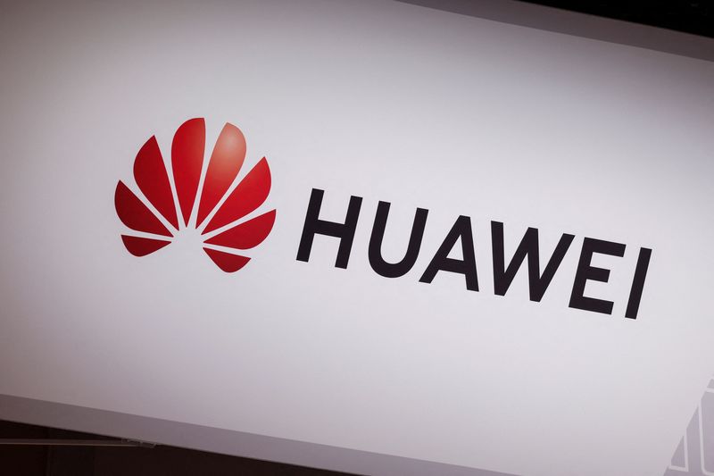 © Reuters. FILE PHOTO: A logo of Huawei Technologies is seen at its exhibition space, at the Viva Technology conference dedicated to innovation and startups at Porte de Versailles exhibition center in Paris, France June 15, 2022. REUTERS/Benoit Tessier/File Photo