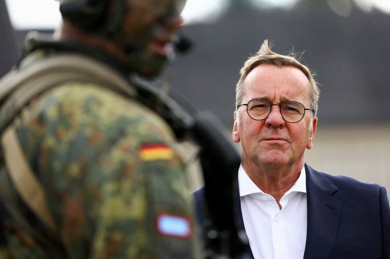 &copy; Reuters. Il ministro della Difesa tedesco Boris Pistorius visita la brigata aviotrasportata dell'esercito tedesco Bundeswehr a Saarlouis, Germania, 17 settembre 2024. REUTERS/Thilo Schmuelgen