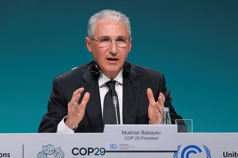 © Reuters. COP29 President Mukhtar Babayev speaks at a press conference, during the United Nations climate change conference COP29 in Baku, Azerbaijan November 18, 2024. REUTERS/Murad Sezer