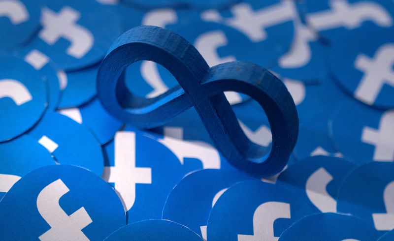 &copy; Reuters. FILE PHOTO: Meta and Facebook logos are seen in this illustration taken February 15, 2022. REUTERS/Dado Ruvic/Illustration/File Photo