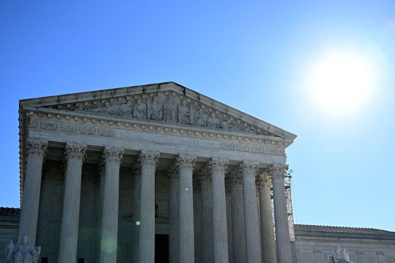 &copy; Reuters. FILE PHOTO: The U.S. Supreme Court is pictured in Washington, U.S., October 8, 2024. REUTERS/Annabelle Gordon/File Photo