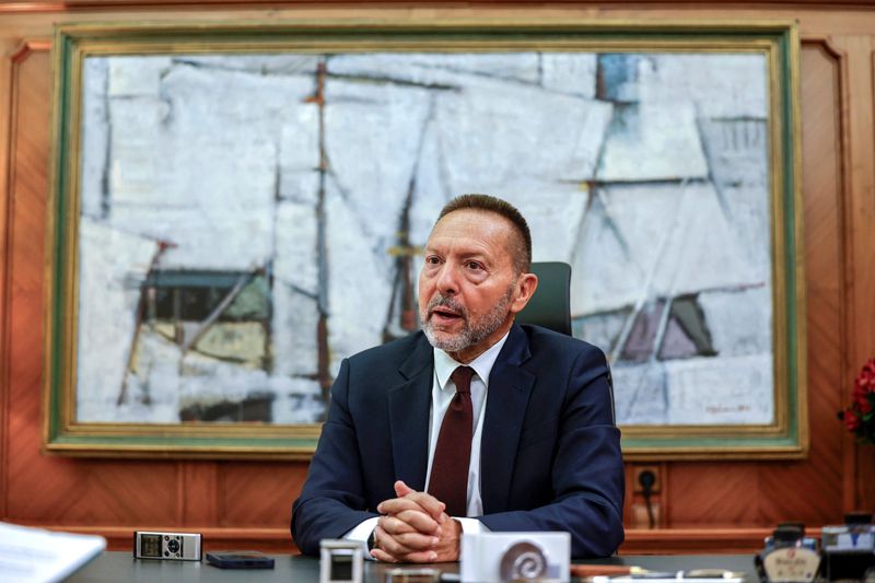 &copy; Reuters. Yannis Stournaras, membro del Consiglio direttivo della Bce e governatore della Banca di Grecia, parla durante un'intervista con Reuters ad Atene, Grecia, 11 ottobre 2023. REUTERS/Louisa Gouliamaki