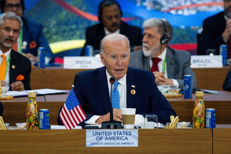 © Reuters. U.S. President Joe Biden delivers remarks during an event launching the Global Alliance Against Hunger and Poverty at the G20 Summit at the Museum of Modern Art in Rio de Janeiro, Brazil on Monday, Nov. 18, 2024. Eric Lee/Pool via REUTERS