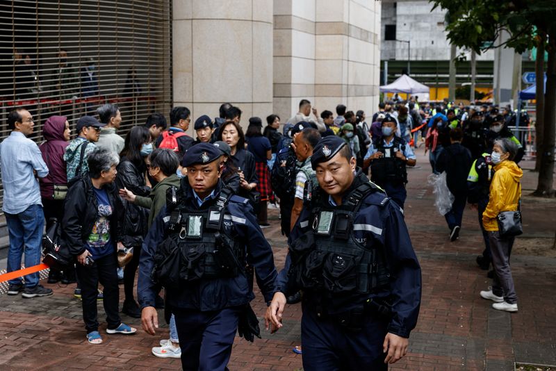 © Reuters. Police patrol outside the West Kowloon Magistrates' Courts building before the sentencing against the 45 convicted pro-democracy activists charged under the national security law, in Hong Kong, China November 19, 2024. REUTERS/Tyrone Siu