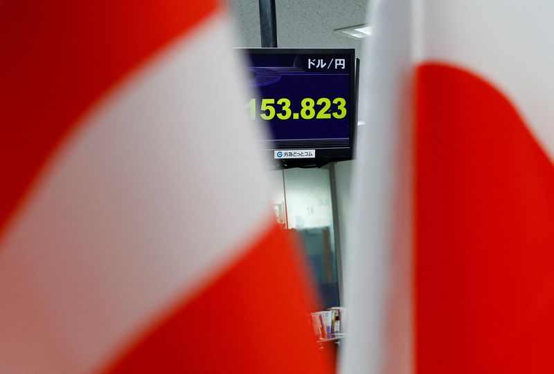 &copy; Reuters. FILE PHOTO: A monitor displaying the Japanese yen exchange rate against the U.S. dollar is seen between the national flags of the U.S and Japan at a dealing room of he foreign exchange trading company Gaitame.com in Tokyo, Japan November 6, 2024. REUTERS/