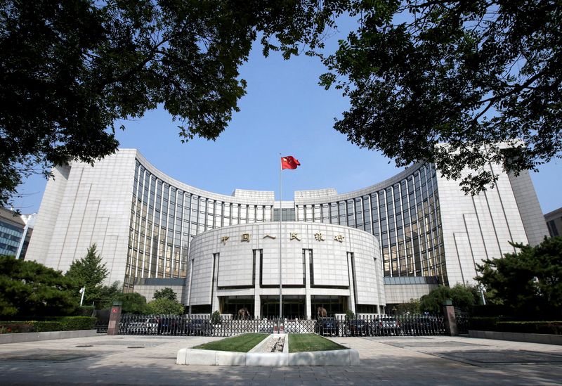 © Reuters. FILE PHOTO: Headquarters of the People's Bank of China (PBOC), the central bank, is pictured in Beijing, China September 28, 2018. REUTERS/Jason Lee//File Photo