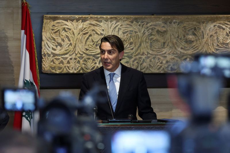 © Reuters. FILE PHOTO: U.S. special envoy Amos Hochstein speaks during a press conference in Beirut, Lebanon October 21, 2024. REUTERS/Mohamed Azakir/File Photo