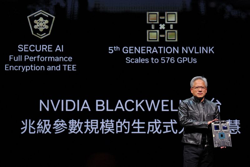 © Reuters. Nvidia CEO Jensen Huang present NVIDIA Blackwell platform at an event ahead of the COMPUTEX forum, in Taipei, Taiwan June 2, 2024. REUTERS/Ann Wang'/File Photo