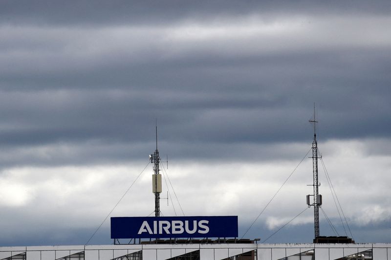 &copy; Reuters. FILE PHOTO: The logo of Airbus is seen at the Airbus Defence and Space facility in Elancourt, near Paris, France, July 1, 2020. REUTERS/Gonzalo Fuentes/File Photo