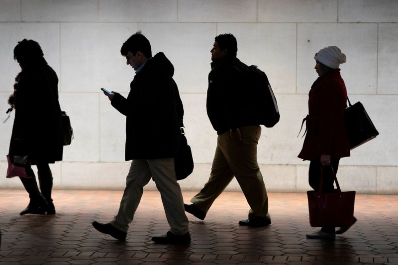 &copy; Reuters. FILE PHOTO: Commuters walk from the Federal Triangle Metro station in Washington, U.S., January 28, 2019.  REUTERS/Joshua Roberts/File Photo