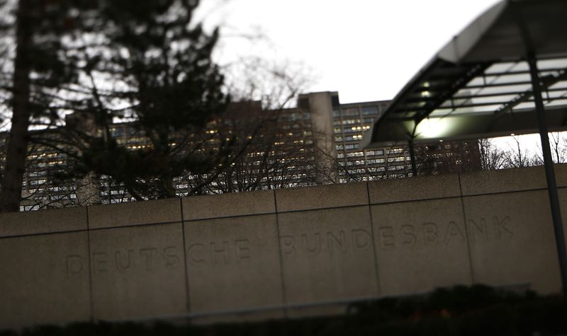 &copy; Reuters. FILE PHOTO: The headquarters of Germany's federal bank Deutsche Bundesbank is seen in Frankfurt, February 4, 2013. REUTERS/Kai Pfaffenbach/File photo