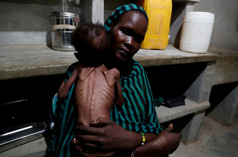 &copy; Reuters. FILE PHOTO: Robaika Peter, 25, holds her severely malnourished child at the paediatric ward of the Mother of Mercy Hospital in Gidel, South Kordofan, Sudan June 25, 2024. REUTERS/Thomas Mukoya/File Photo