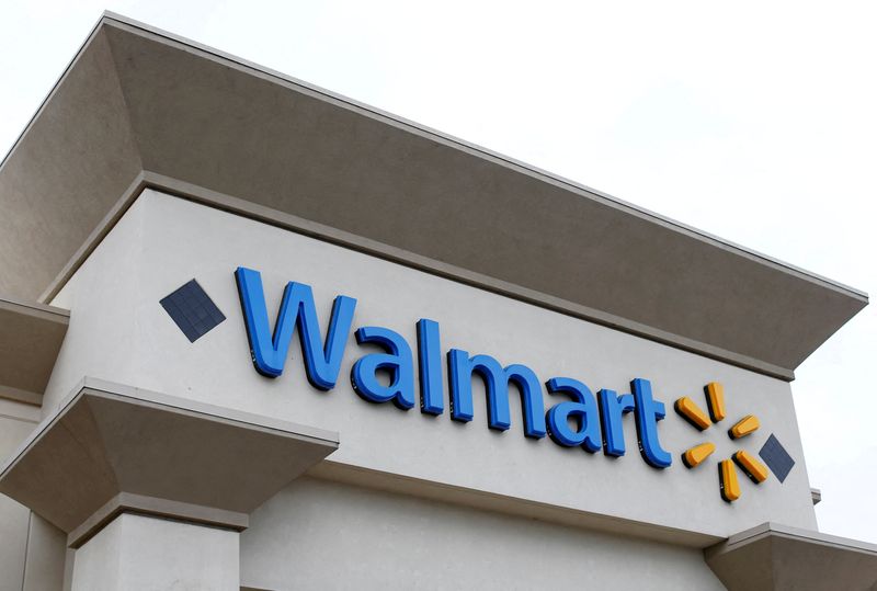 &copy; Reuters. Il logo Walmart presso un negozio a Encinitas, California.  REUTERS/Mike Blake/