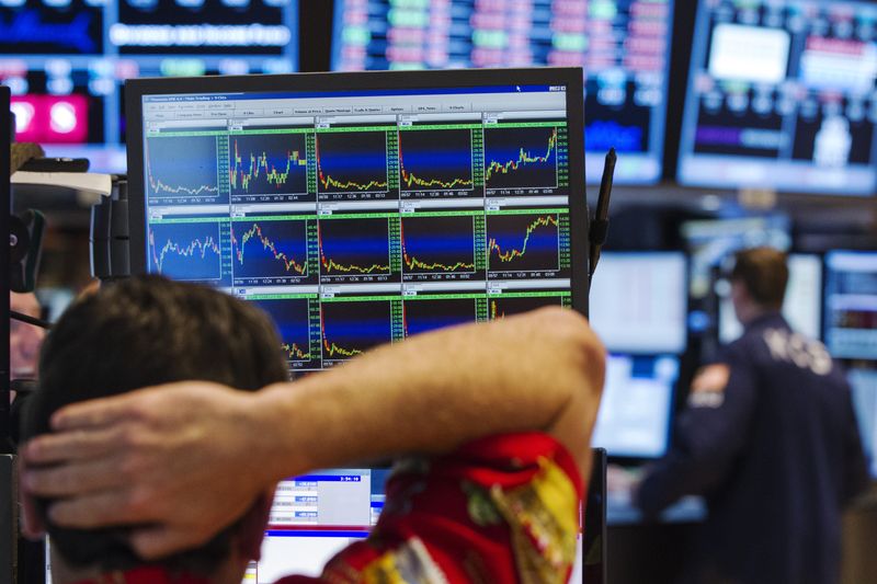 &copy; Reuters. FILE PHOTO: A trader rubs his head as he looks up at informational screens while working on the floor of the New York Stock Exchange shortly before the closing of the market in New York, August 15, 2013. REUTERS/Lucas Jackson/File photo